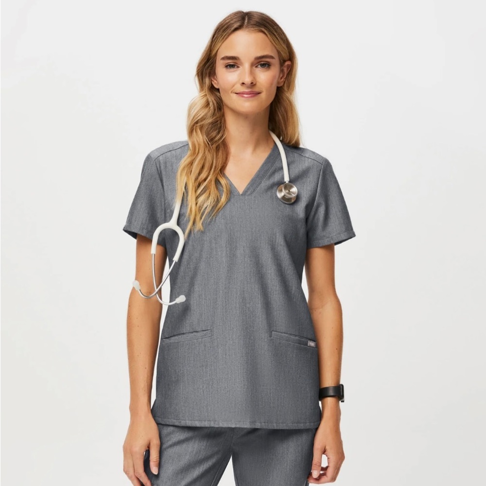 Figs graphite Casma 3 pocket scrub top medium